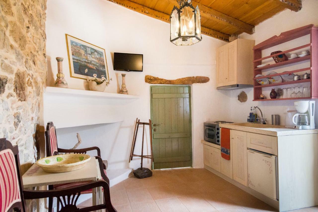 Private Studio In Historic House Lastros Exterior foto